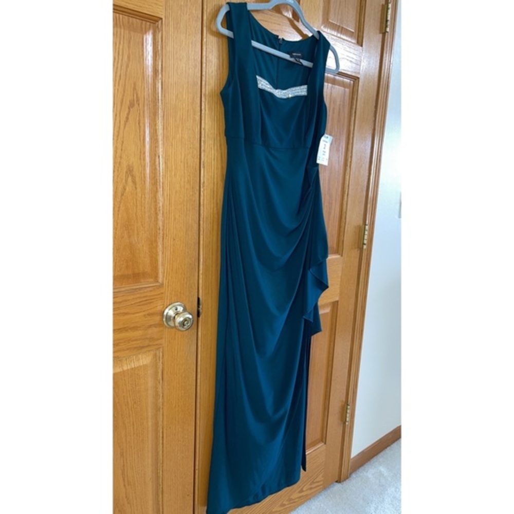 Women’s Formal Dress Size 10 Hunter Green R&M Richards Maxi Gown
